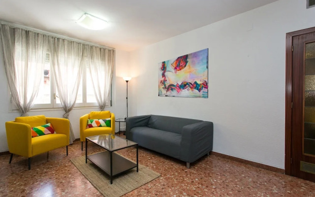 Spacious & Quiet 4 Bedroom Apartment