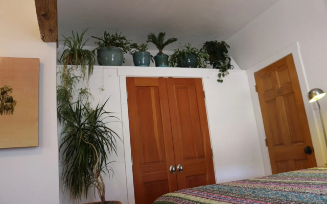 River Stone Inn & Gallery