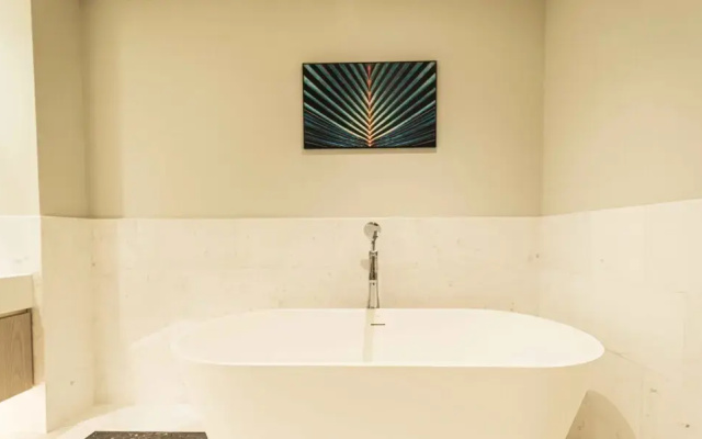 LUX Iconic Views at Palm Tower Suite 1