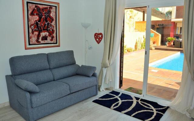 Villa Sitges Maria Sunny Oriented SW AC Confortable High Quality 5 star guest coments