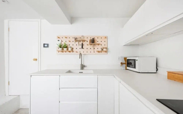 Central Georgian Townhouse With Free Parking
