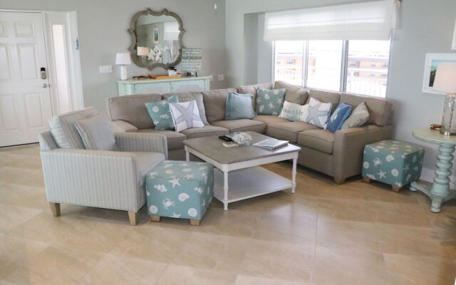 Jamaica Royale - 804 - 2 Br Condo