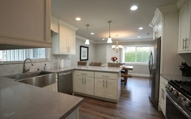 4 bedroom, 3 bathrooms Pool Home