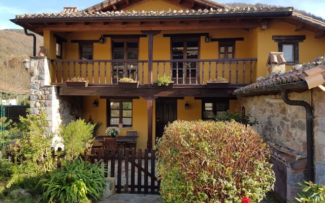 Casas de Aldea Valle de Bueida