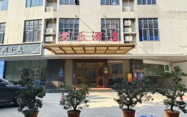 Junle Hotel (Guangzhou Feixiang Park Metro Station)