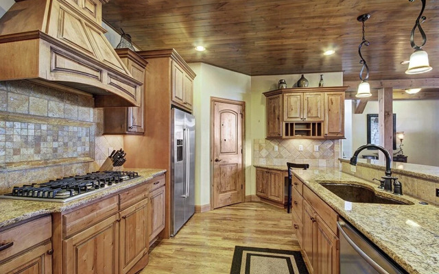 Lofty Fox Villa by RedAwning