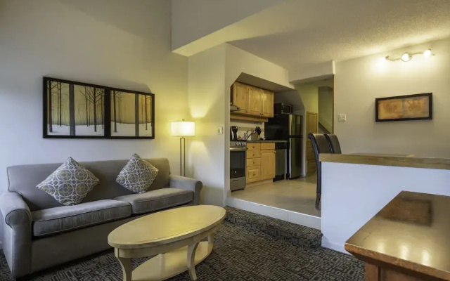 Mountain Side Hotel Whistler by Executive