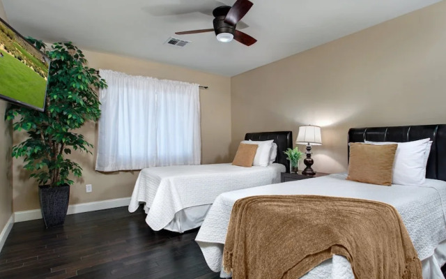 Resort-like w/ Tennis, Bocci, Golf & Games Galore!