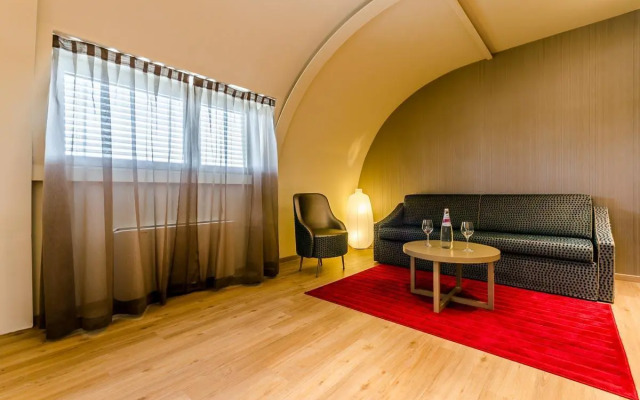 Smart Hotel Holiday