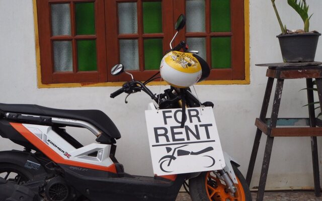 Side Walk Boutique Hotel