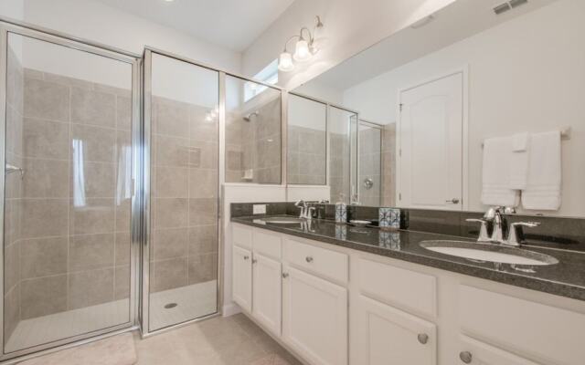 4-bedroom House w/ Private Pool - Lovely Location Home