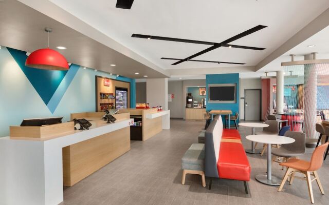 avid hotel Cedar Rapids South