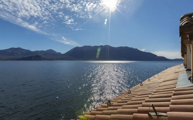 Blu Lake Apartment on Ghiffa Beach
