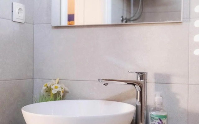 Stunning Silver & Gold apartments with pool