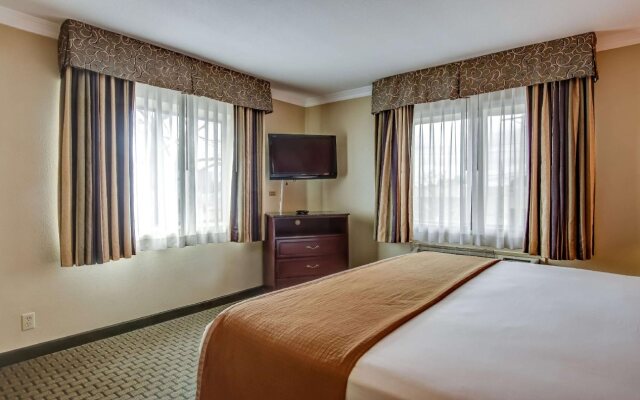Howard Johnson Hotel & Suites by Wyndham Reseda