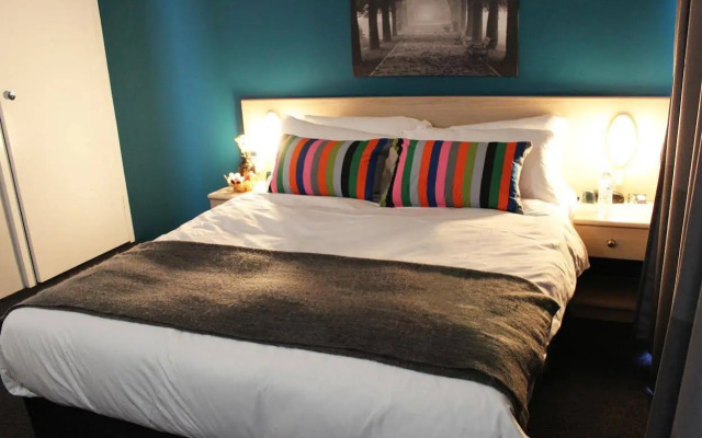 The Oriana Orange - Retro Hotel & Resort