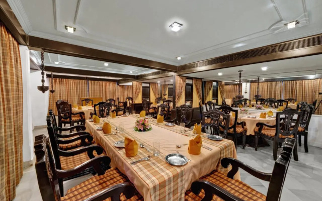 SRM Hotel Maraimalai Nagar