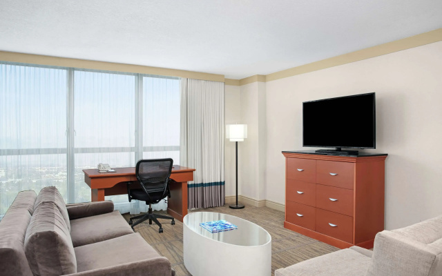 DoubleTree by Hilton  Miami Airport & Convention Center