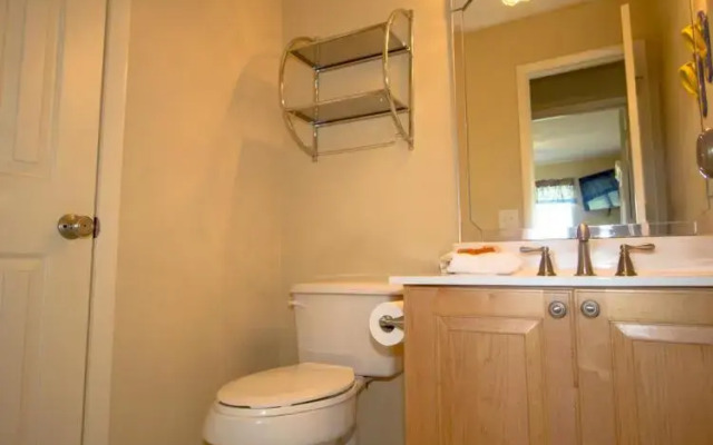 Cozy Villa w/ Gorgeous Marsh & Canal Views - Near Beach Club & Tennis