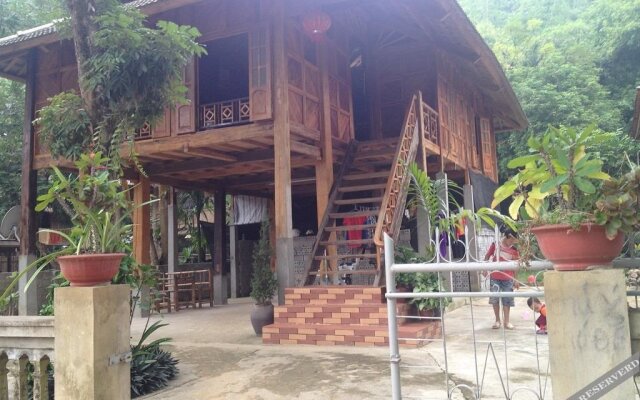 Minh Tho Stilt House