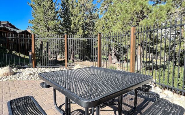 Solstice 18 Beautiful and Modern, Private Washer Dryer, Close to Eagle Lodge by RedAwning