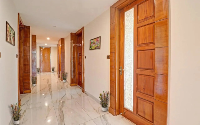 Oyo 703086 Hotel Shri Rooms & Restaurant