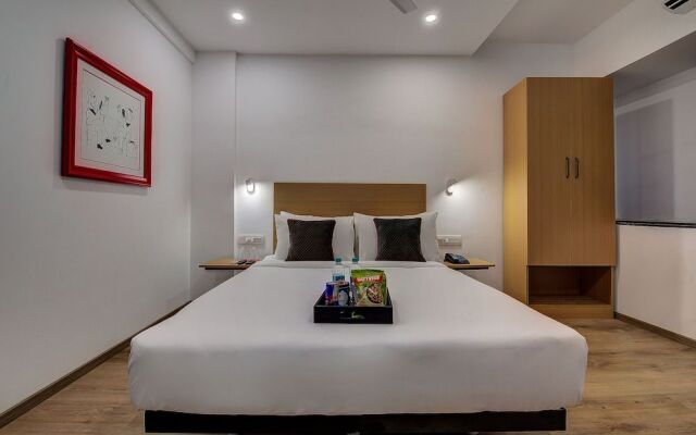 OYO Townhouse 71 Khar West Station