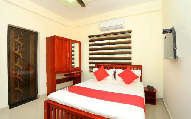 OYO 37302 White Cort