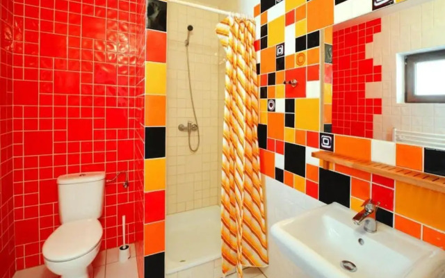 Spacious Holiday Home With Private Garden