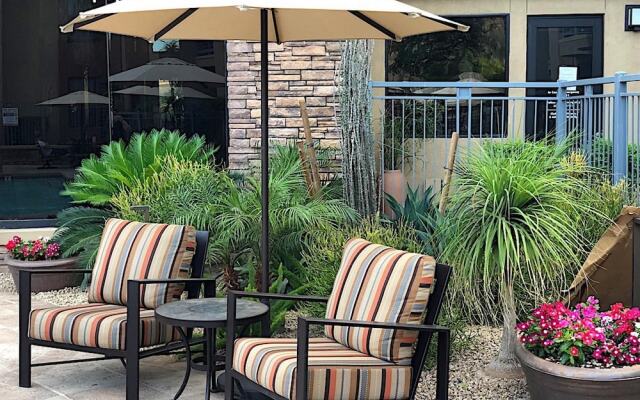 Uptown Simplicity - 3 Bedroom by Casago