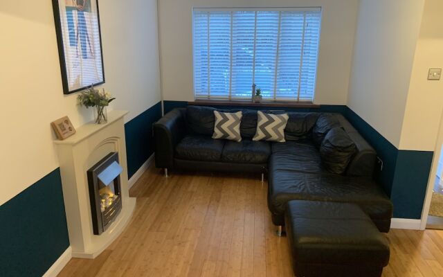 4 bedroom worker property parking