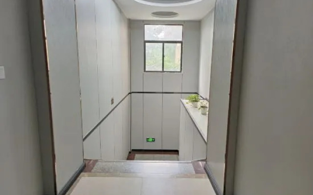 China Youth International Hotel