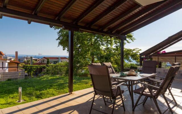 Villa Kristin 2 - Great Location, Sea Views, BBQ