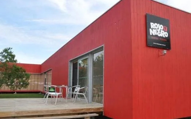 Rojo y Negro Hostel - Posada