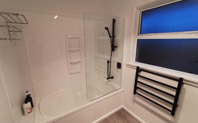Hello Seaview! 4 BRs House in Central Location!