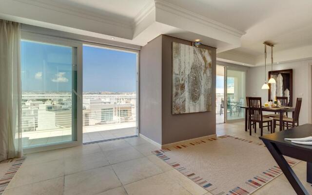 Luxury Apartment inc Pool & Views