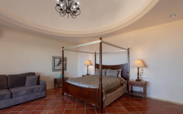 Luxury 5BR Villa, Sleeps 14 W/ocean View: Villa Perla de Law