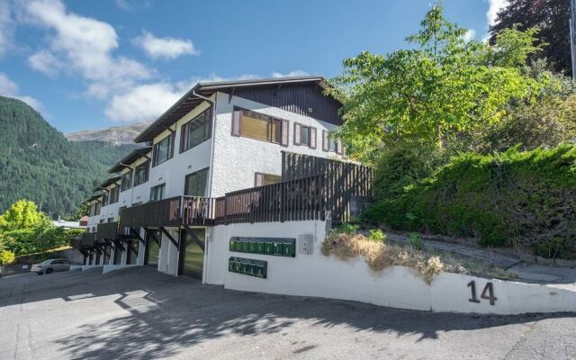 Central Queenstown Malaghan Apartment