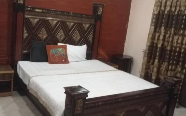 Hotel Versa Apartment and Lodges Lahore