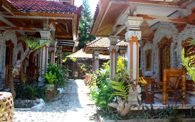 Lovina Palace