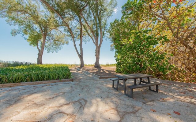 Whispering Waves West Apartment 1