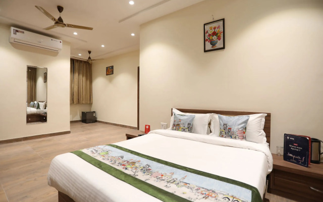 OYO 10131 Hotel Raj