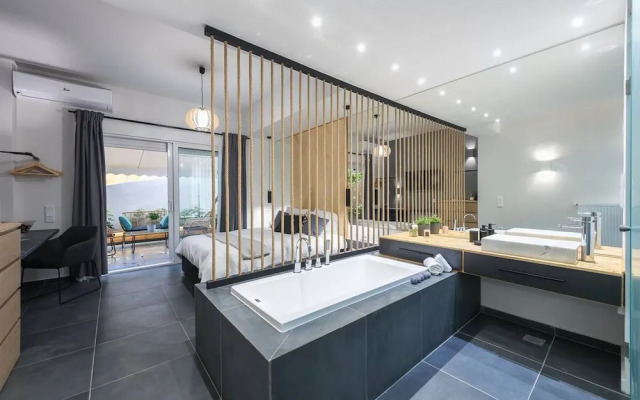 Small Minimal Paradise in the Center of the City