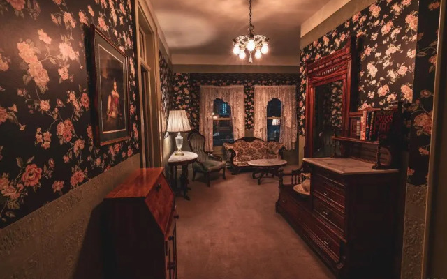 St. Elmo Hotel