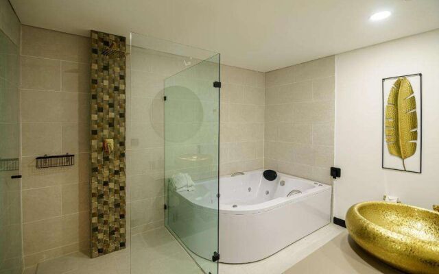 First Class Hotel