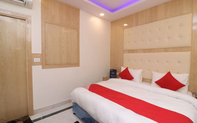 Check In Room Chuna Mandi