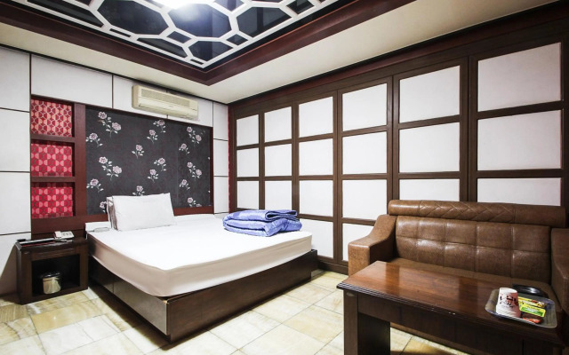 Plus Motel