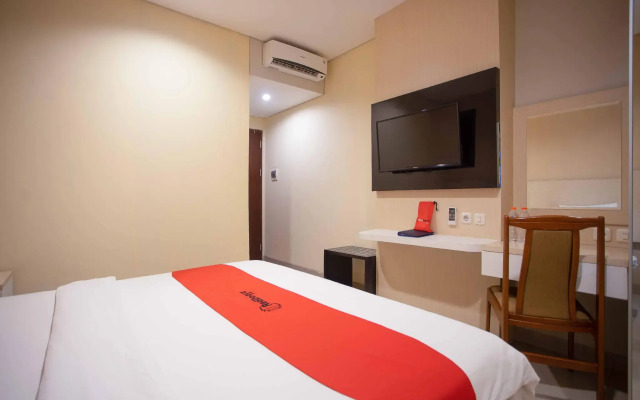 RedDoorz Premium near Kawasan Industri Cikarang
