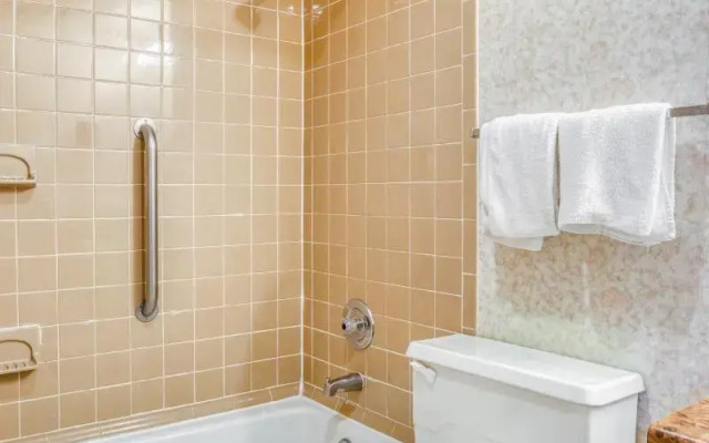 Americas Best Value Inn & Suites-Bush Int'l Airport West