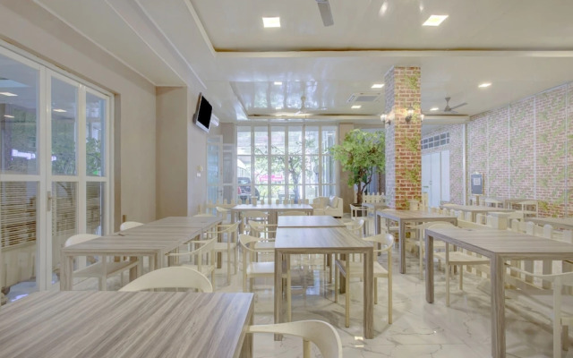 Hotel O Gambir Near Juanda Station Formerly Bunga Dahlia